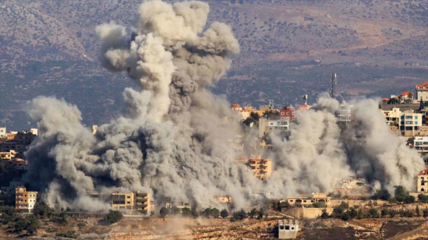 El humo se eleva tras un ataque aéreo israelí en un barrio residencial en Jiam (El Líbano), 3 de octubre de 2024. (Foto: AFP)