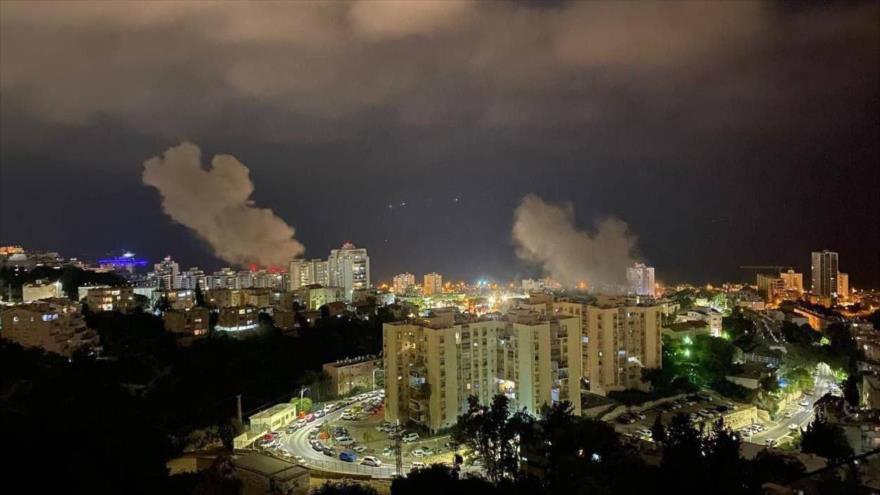 Imágenes: Hezbolá ataca con cohetes objetivos israelíes en Haifa | HISPANTV