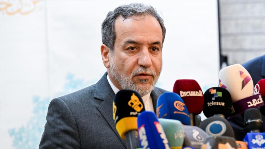 Canciller iraní, Abás Araqchi, habla con la prensa en Damasco, Siria, 5 de octubre de 2024. (Foto: AFP)