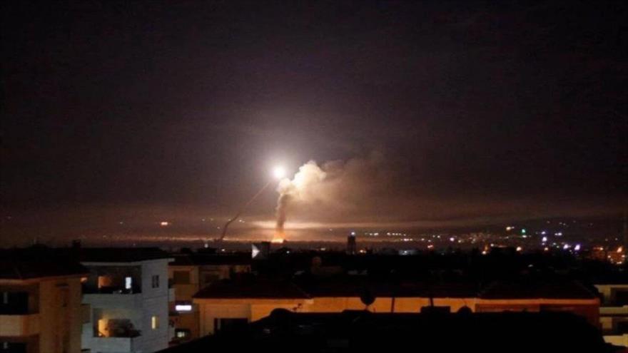 Israel bombardea objetivos en Homs y Hama, en el centro de Siria | HISPANTV