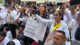 Colombianos protestan por el golpe blando contra Gustavo Petro