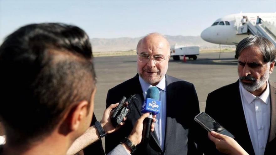 El presidente del Parlamento de Irán, Mohamad Baqer Qalibaf, a su llegada al aeropuerto de Beirut, capital del Líbano.