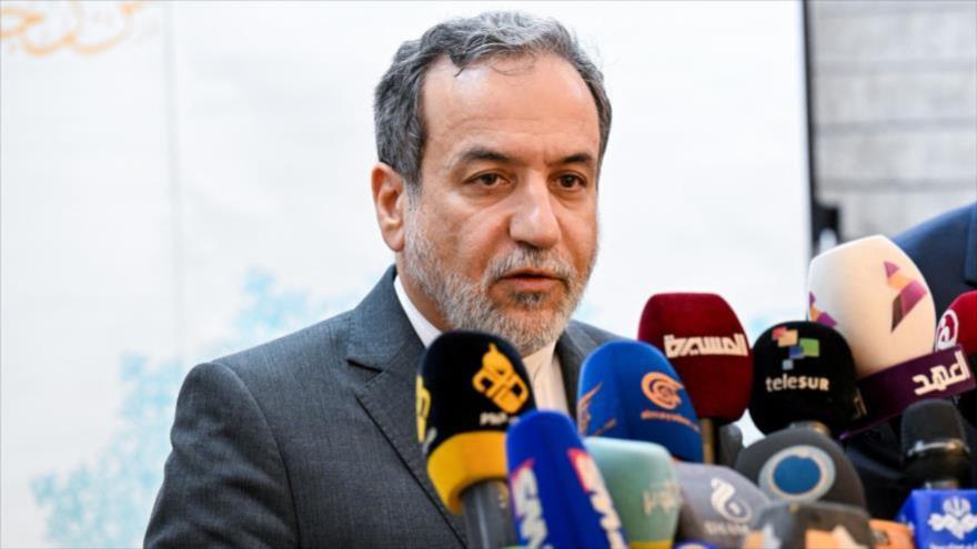 Canciller iraní, Abás Araqchi, habla con la prensa en Damasco, Siria, 5 de octubre de 2024. (Foto: AFP)