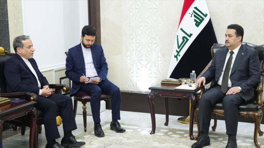 El primer ministro iraquí, Mohamad Shia al-Sudani (dcha.), reunido con el canciller iraní, Abas Araqchi (izda.), en Bagdad, capital de Irak, 13 de octubre de 2024.