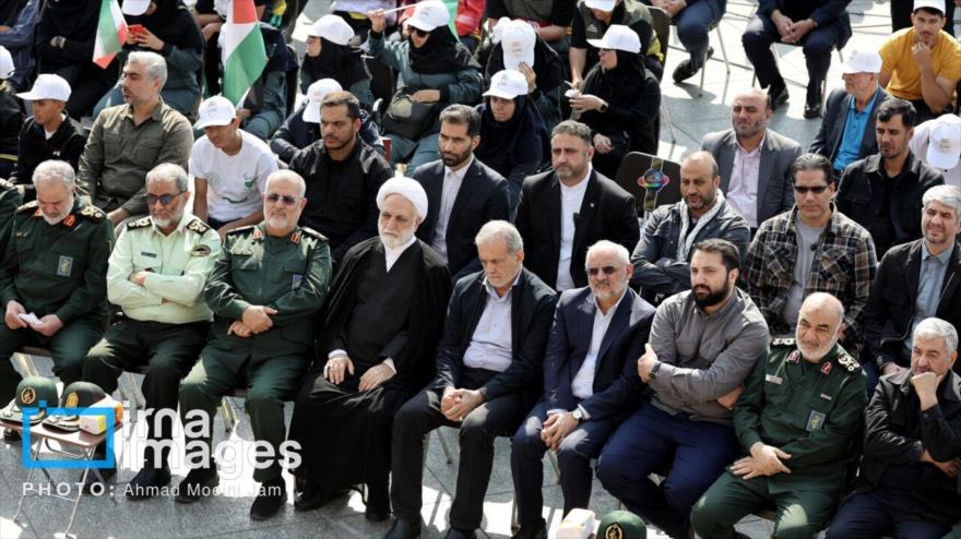 FOTOS: Presidente iraní encabezó funeral del general Abbas Nilforushan