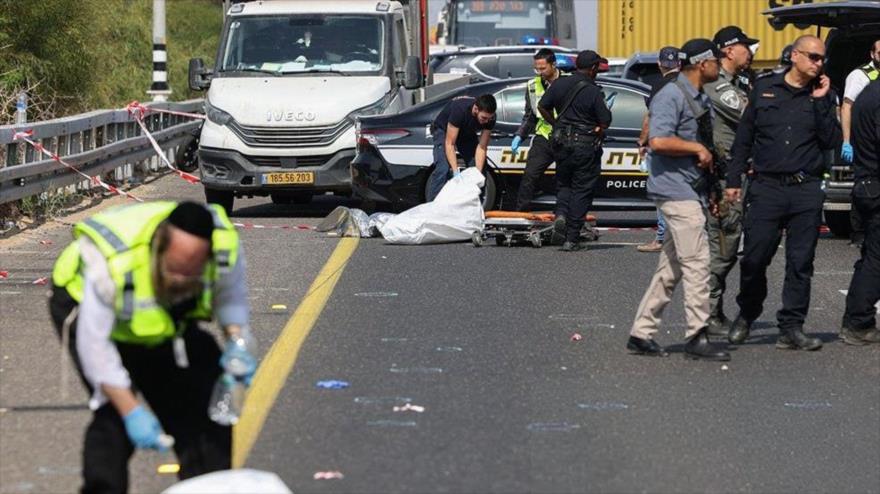 Las fuerzas israelíes en el lugar del ataque a tiros contra agentes de policía israelí en Asdod, 15 de octubre de 2024.