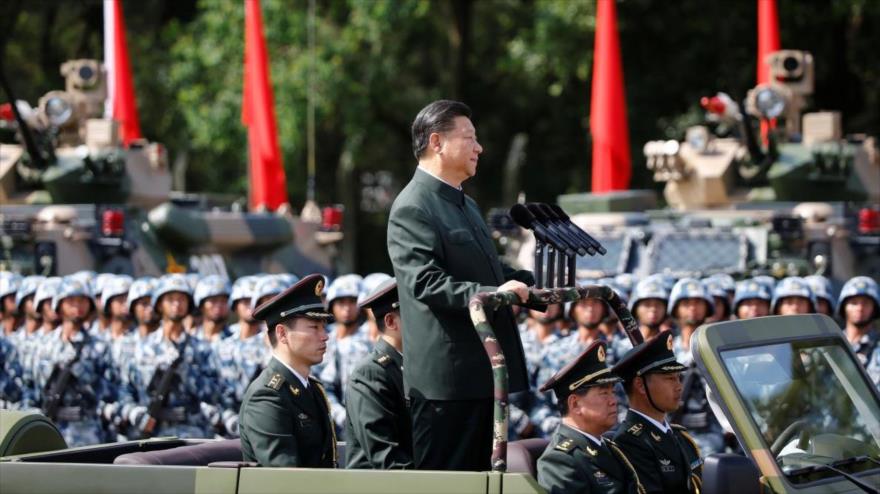 El presidente chino, Xi Jinping, inspecciona tropas en Hong Kong, junio de 2017.
