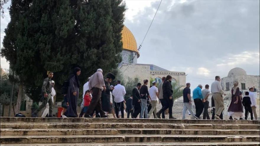 Colonos judíos fanáticos irrumpen en la mezquita Al-Aqsa el cuarto día de la festividad de Sucot, 3 de octubre de 2023.