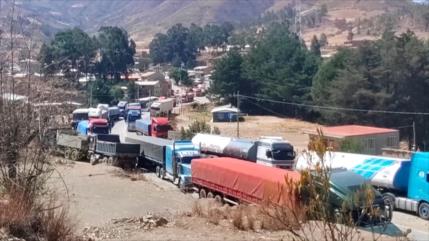 Continúan los bloqueos de carreteras y protestas en Bolivia