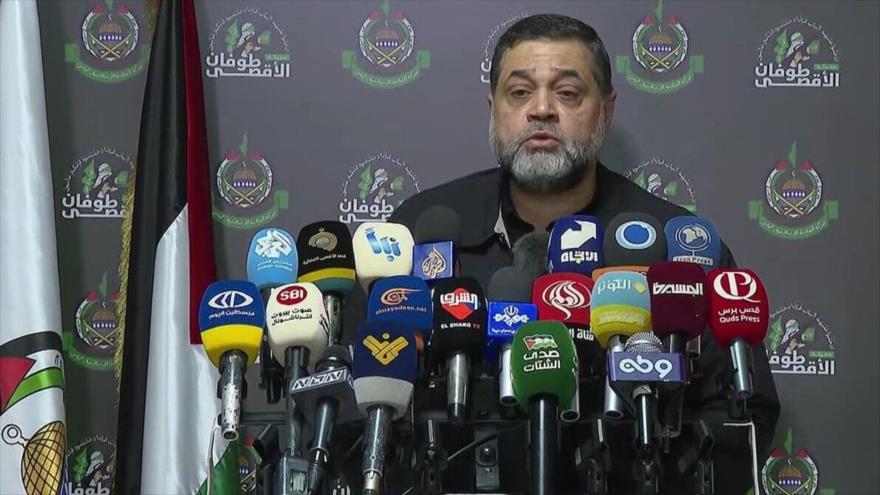 Osama Hamdan, representante del Movimiento de Resistencia Islámica de Palestina (HAMAS) en el Líbano, habla durante una conferencia de prensa en Beirut.