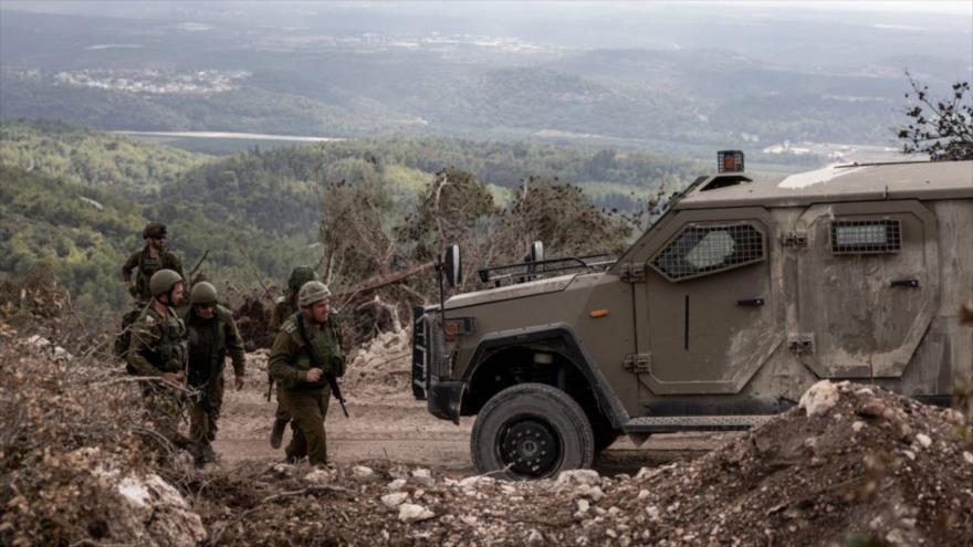 Soldados israelíes cerca de la frontera con El Líbano en la región de Naqoura, 13 de octubre de 2024. (Foto: AFP)