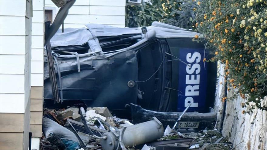 Departamento y un coche de periodistas, destruidos por los bombardeos israelíes, 25 de octubre de 2024. (Foto: Reuters)