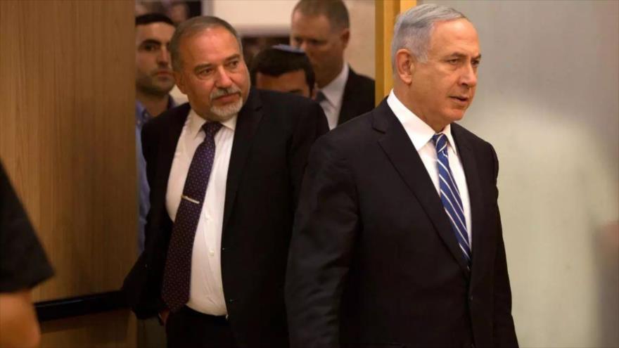 Exministro de asuntos militares de Israel Avigdor Lieberman (izda.), y el premier sionista, Benjamín Netanyahu.