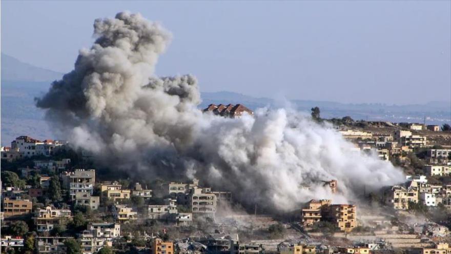 El humo se eleva tras los ataques aéreos israelíes sobre la ciudad de Yiam, en el sur del Líbano. (Foto: EFE)