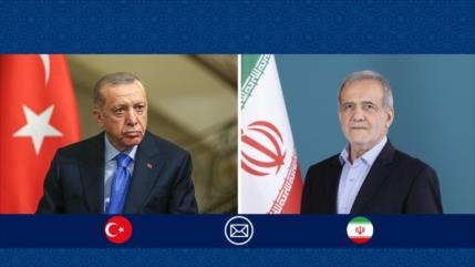 Pezeshkian felicita a Erdogan por el Día Nacional de Turquía