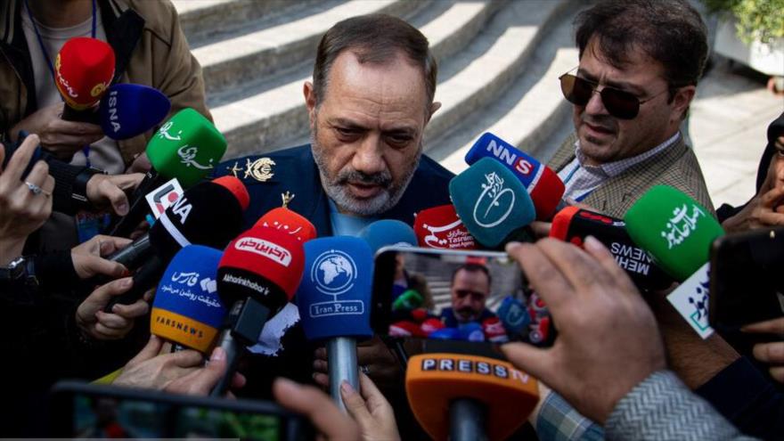 El ministro de Defensa de Irán, general de brigada Aziz Nasirzade, habla con los periodistas, Teherán, 30 de octubre de 2024. (Foto: ISNA)