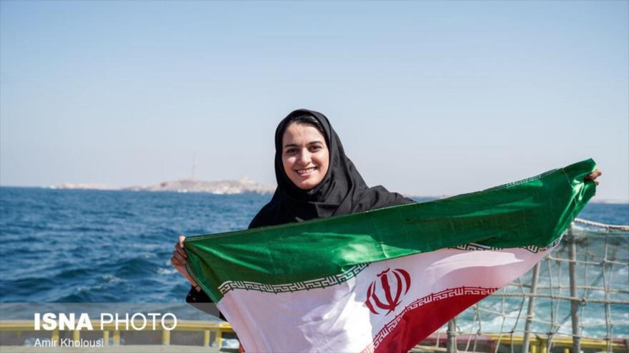 Atletas nacionales de Irán viajan a la isla de Bu Musa en Golfo Pérsico