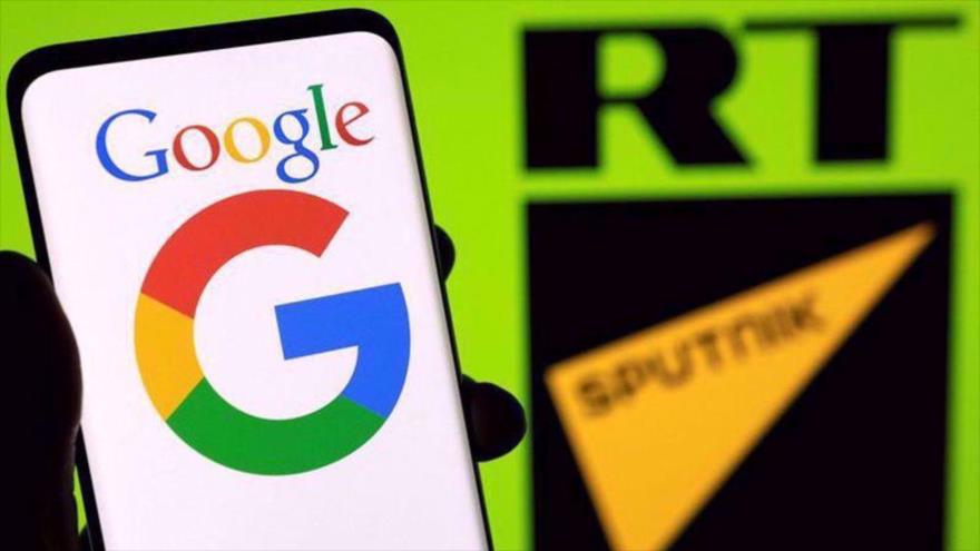 El logotipo de Google se ve en un teléfono inteligente frente al logotipo de RT y Sputnik en esta ilustración tomada, 28 de febrero de 2022. (Foto Reuters)