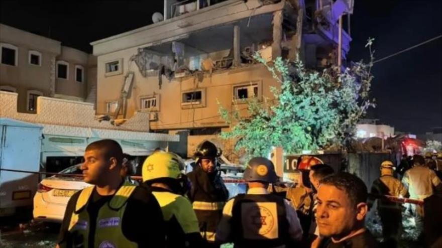 El lugar del impacto de un cohete de Hezbolá en el centro de los territorios ocupados por Israel. (Foto: Ynet)