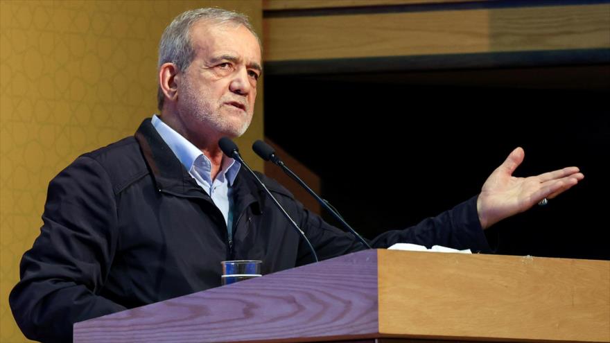 El presidente iraní, Masud Pezeshkian, habla durante una ceremonia en Teherán, la capital, 4 de noviembre de 2024. (Foto: President.ir)