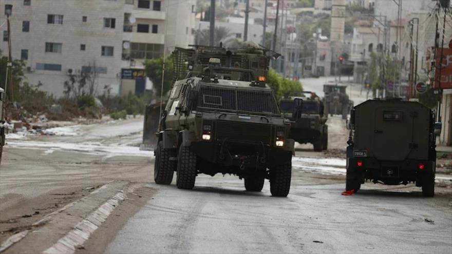 La incursión de los vehículos militares israelíes en una localidad en la Cisjordania ocupada.