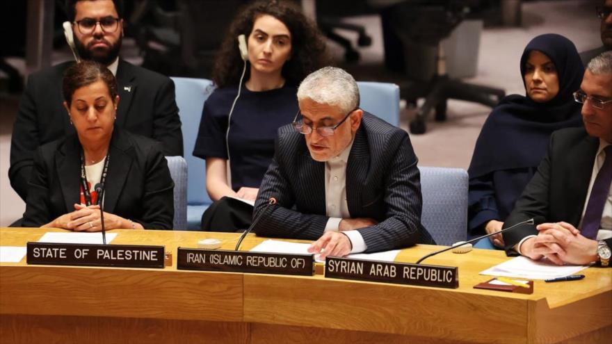 El representante permanente de Irán ante ONU, Amir Said Iravani (centro).