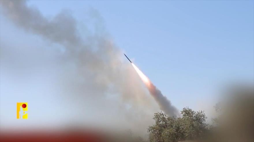 Lanzamiento de un cohete por Hezbolá contra objetivos israelíes.