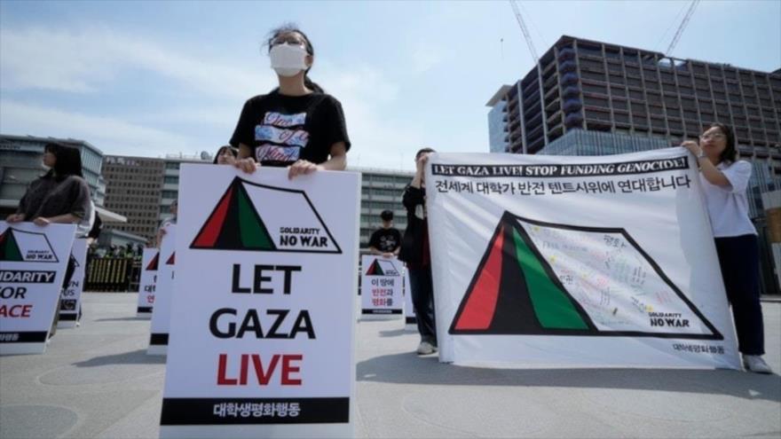 En la imagen, fechada el 25 de junio de 2024, manifestantes en Seúl piden fin del genocidio en Gaza. (foto: Almayadeen)