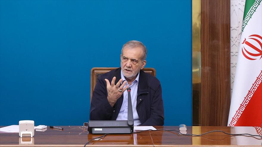 El presidente de Irán, Masud Pezeshkian, durante una reunión con sus correligionarios en Teherán, la capital, 7 de noviembre de 2024. (Foto: President.ir)