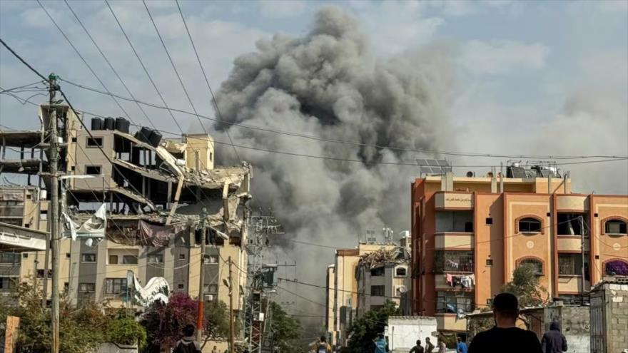 Columna de humo se eleva tras los ataques israelíes en Al-Nuseirat, en el centro de la Franja de Gaza, 1 de noviembre de 2024. (Foto: Reuters)