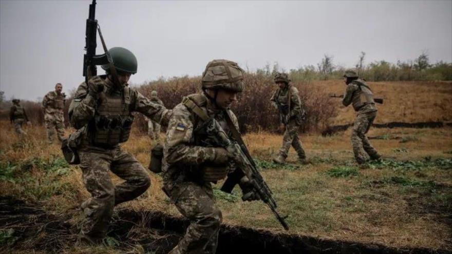 Soldados ucranianos en un ejercicio táctico, en la región de Donetsk, 14 de octubre de 2024. (Foto: Reuters)