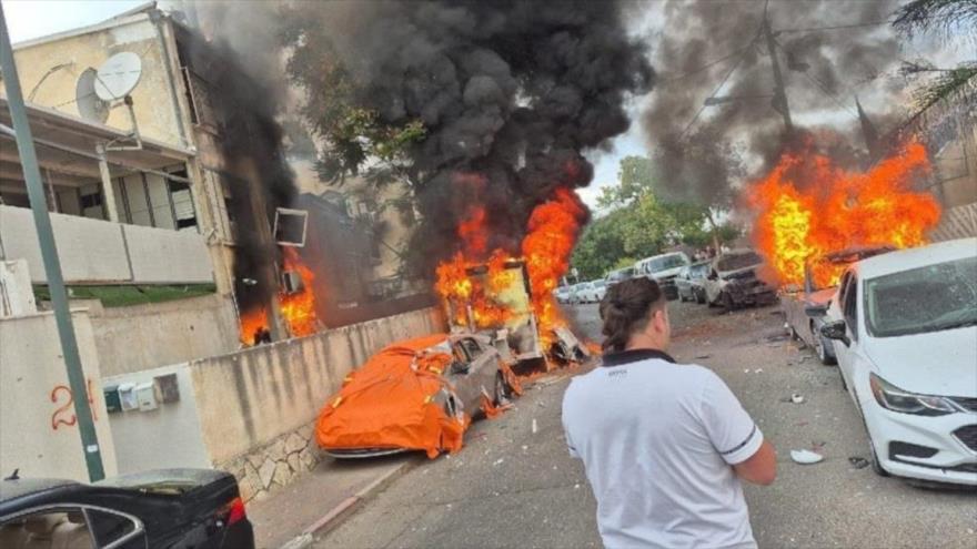 Incendio tras ataques de Hezbolá en la ciudad de Haifa, en el norte de la Palestina ocupada, 11 de noviembre de 2024.