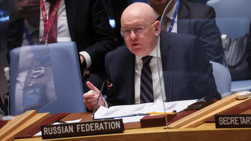 El representante de Rusia ante la ONU, Vasili Nebenzia, habla durante una reunión del Consejo de Seguridad, Nueva York, 18 de marzo de 2022. (Foto: Reuters)