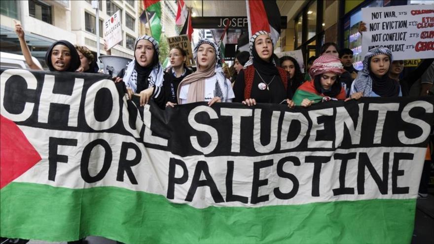 Un grupo de estudiantes se manifiestan en la Universidad de Melbourne, Australia, en favor de Palestina, julio de 2024.
