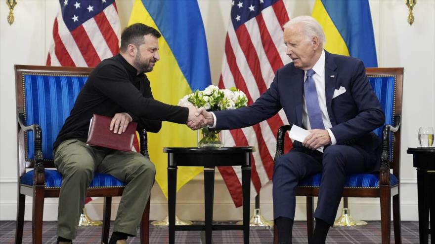 El presidente ucraniano, Volodímir Zelenski, (izda.) y su par de EE.UU., Joe Biden en la Casa Blanca en Washington, Estados Unidos.
