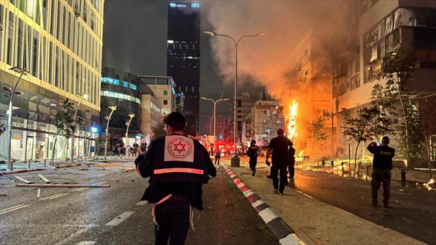 Un misil de Hezbolá impacta las zonas de Ramat Gan y Bnei Brak, en el suburbio de Tel Aviv, 18 de noviembre de 2024. (Foto:Magen David Adom)