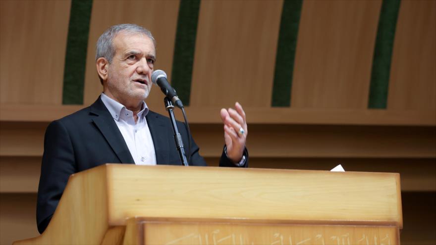 El presidente iraní, Masud Pezeshkian, habla con los activistas económicos en la provincia de Sistán y Baluchistán, 21 de noviembre de3 2014. (Foto: President.ir)