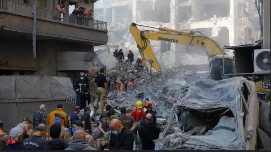 Trabajadores de rescate en el lugar de un ataque israelí en el barrio de Basta, en Beirut, 23 de noviembre de 2024. (Foto: Reuters)