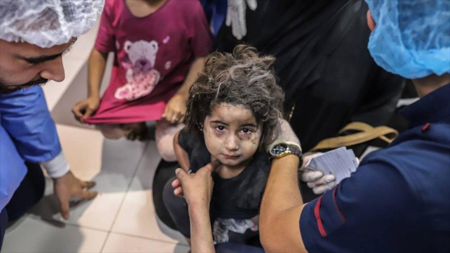 El ataque israelí a un hospital de Gaza hace crear miedo entre niños y mujeres.