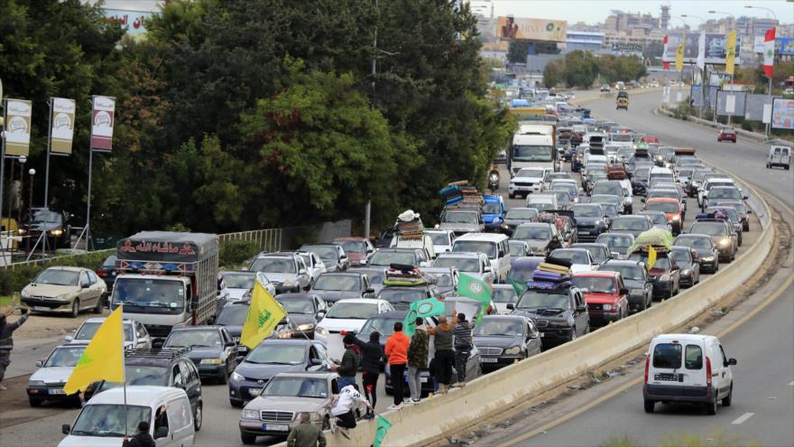 Libaneses festejan victoria ante Israel y vuelven a sus casas tras la entrada en vigor de tregua, Ghazieh, Líbano, 27 de noviembre de 2024. (Foto: AP)