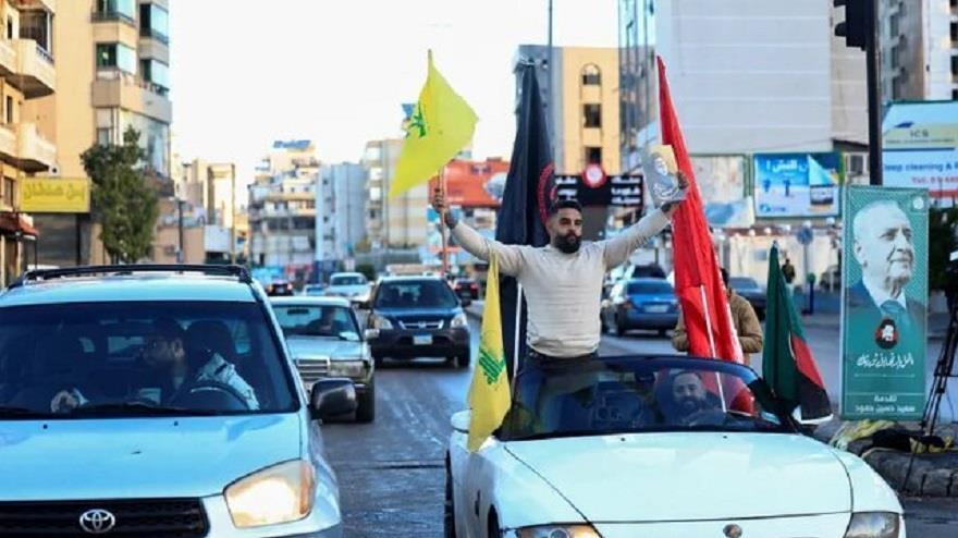 Ciudadanos libaneses celebran la tregua y la victoria sobre Israel, mostrando su apoyo a la Resistencia, 27 de noviembre de 2024.