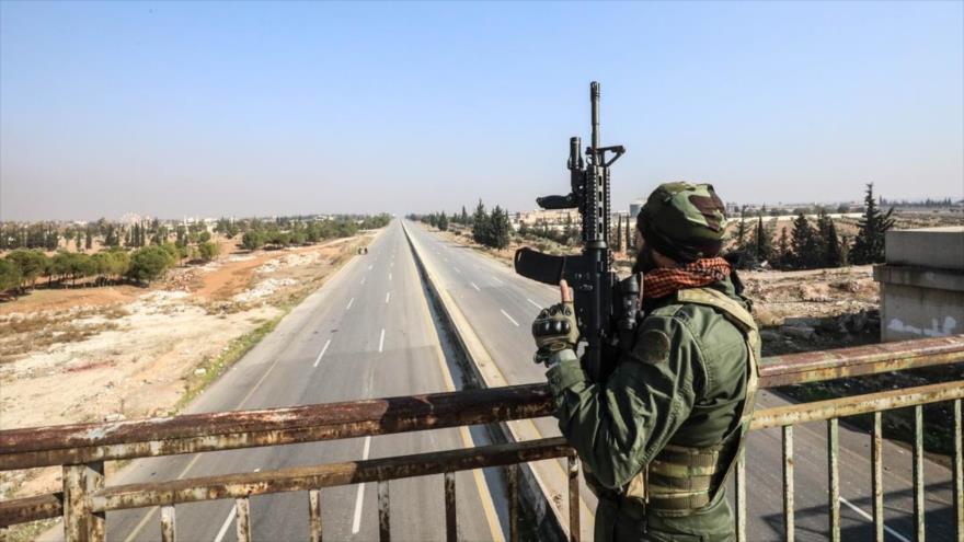 El bloqueo de la carretera M5, Saraqib, la provincia de Idlib, Siria, el 29 de noviembre de 2024. (foto: Getty Images)