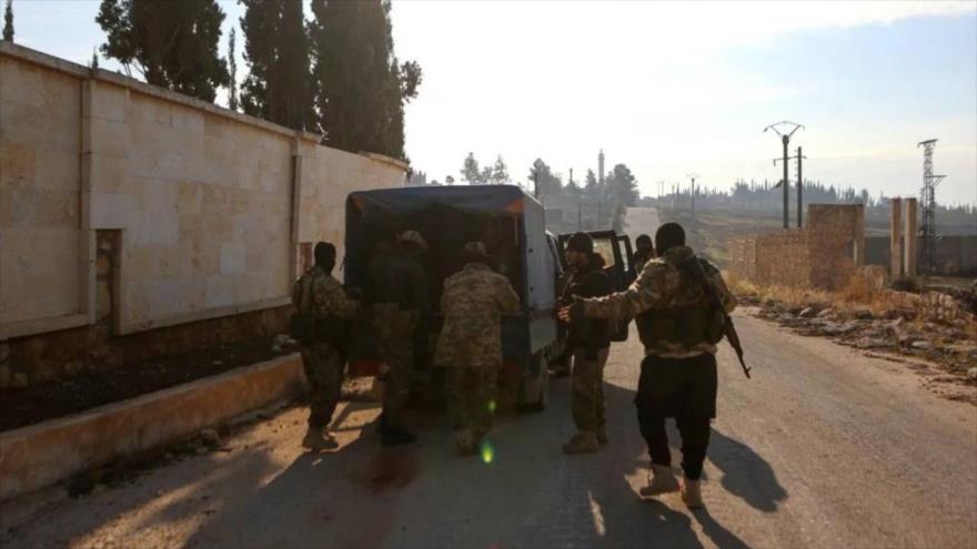 Grupos terroristas en el distrito de Khan al-Assal, en Alepo, en elnorte de Siria, 29 de noviembre de 2024. (Foto: AFP)