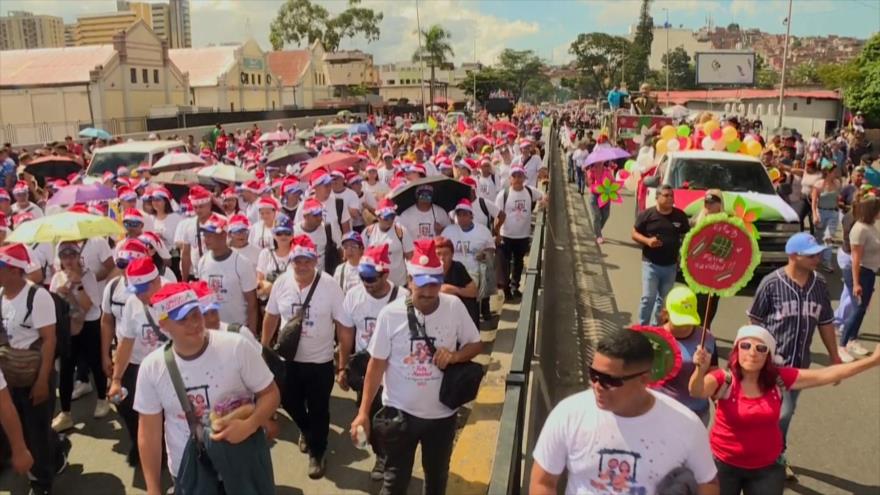 Gran marcha de apoyo a Maduro recibe la Navidad en Venezuela