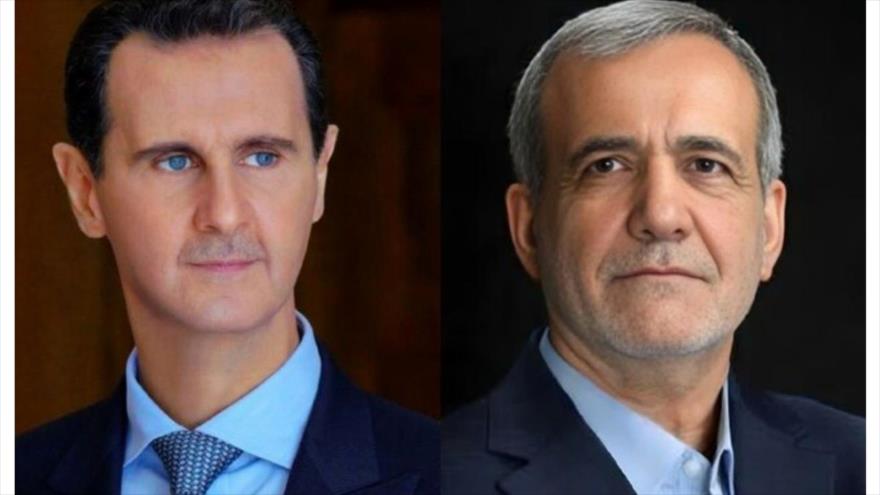 El presidente iraní, Masud Pezeshkian, (dcha.) y su par sirio, Bashar al-Asad.