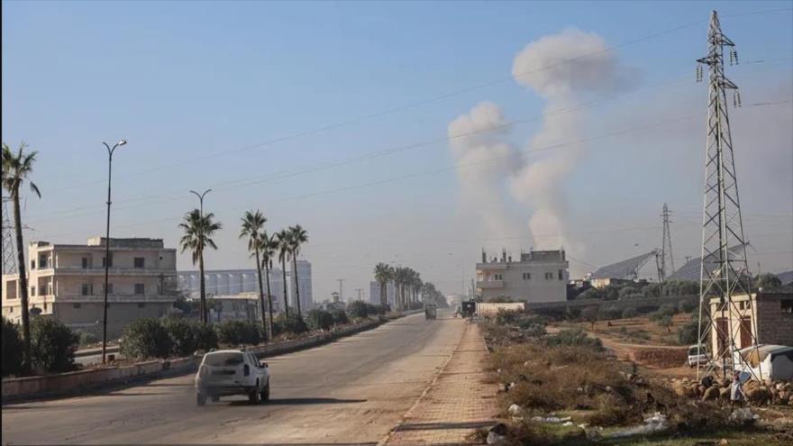 Columnas de humo tras un ataque aéreo en Idlib, norte de Siria. (Foto: EFE) 