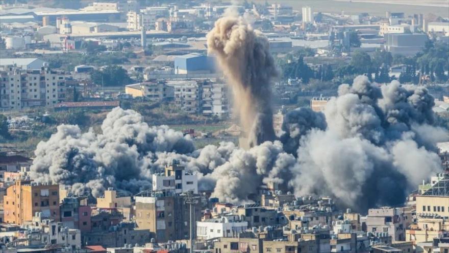 Columnas de humo se elevan después de un ataque aéreo israelí en el sur de Beirut, capital libanesa, noviembre de 2024. (Foto: AFP)