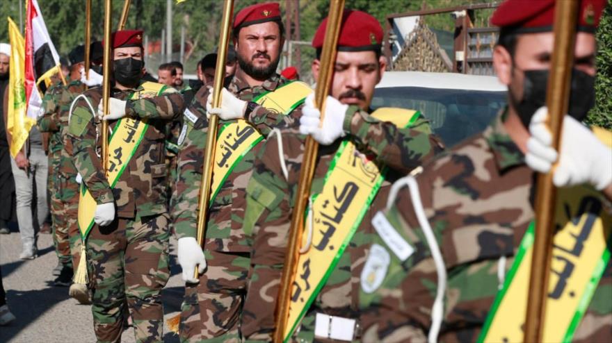 Los combatientes del Movimiento de Resistencia Islámica de Irak (Kataib Hezbolá) en un acto en Bagdad, 4 de diciembre de 2023. (Foto: AFP)