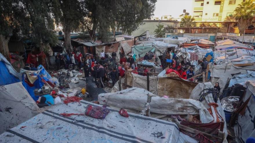 Daños provocados por ataque israelí en el campo de refugiados de Al Bureij, en Gaza