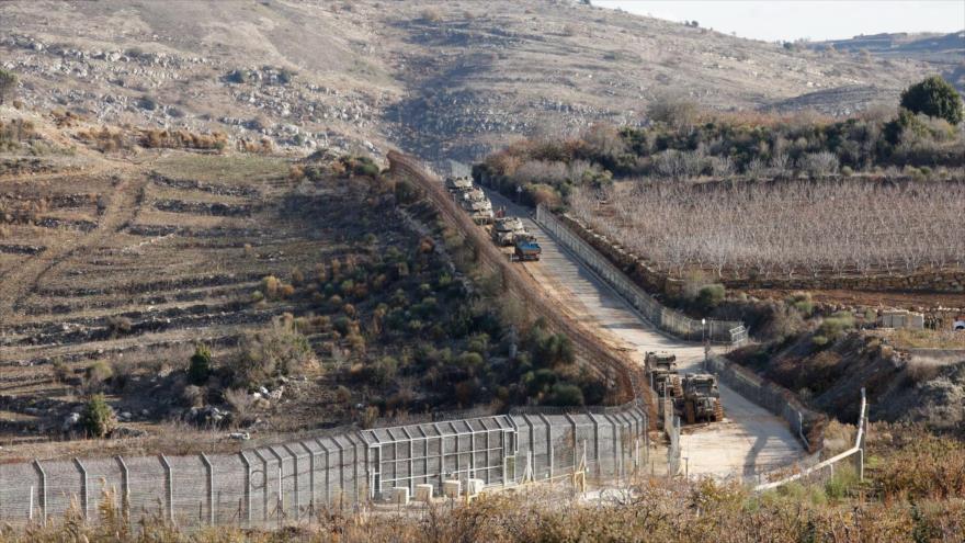 Tanques israelíes en la frontera con Siria, cerca de la aldea de Maydal Shams, en los altos del Golán sirios ocupados, 8 de diciembre de 2024. (Foto: AFP)